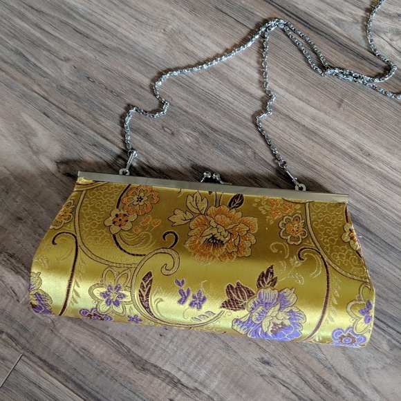 Vintage Handbags - 🌸Vintage Asian Silk Embroidered Clasp Purse